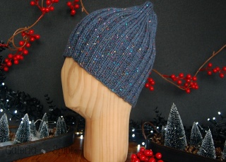 czapka ciemny niebieski z cekinami