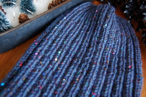 czapka ciemny niebieski z cekinami