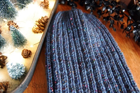 czapka ciemny niebieski z cekinami