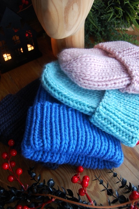 Czapka gruba wywijana jasny turkus